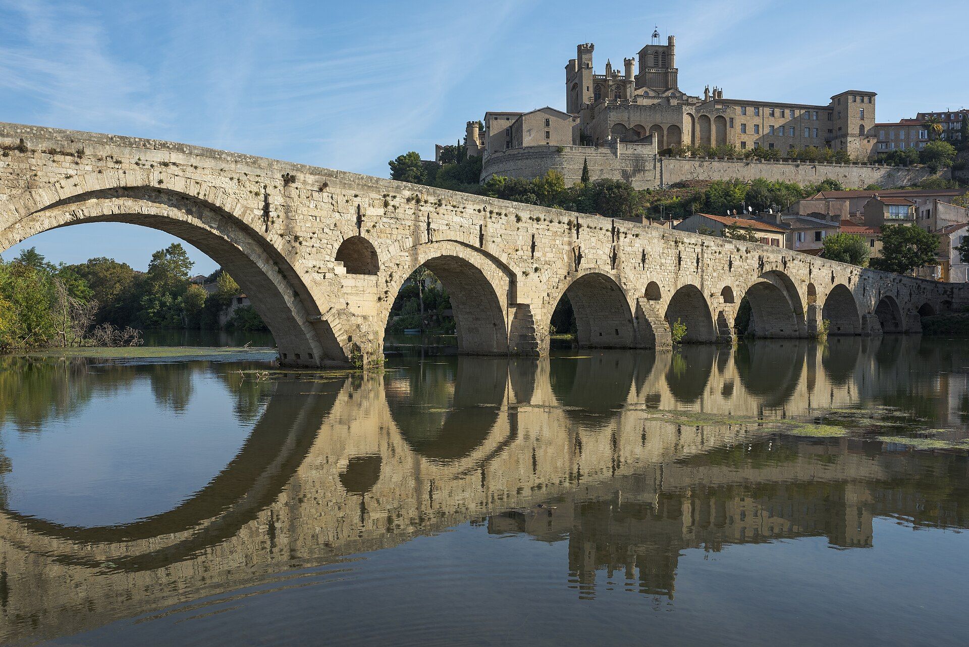 Le Pont Vieux et la cathédrale Saint-Nazaire de Béziers