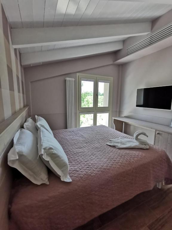 Camera ricavata dalla vecchia acetaia all’Agriturismo La Vedetta