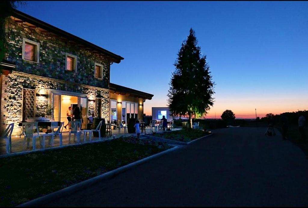 Agriturismo e Acetaia La Vedetta a Castelvetro di Modena al tramonto