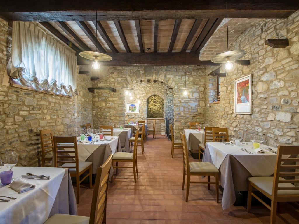 Borgo Cadonega sulle colline di Viano