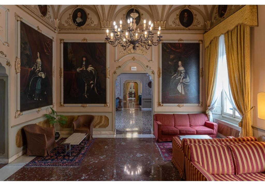 Camera affrescata del Canalgrande Hotel nell'antico Palazzo Schedoni a Modena