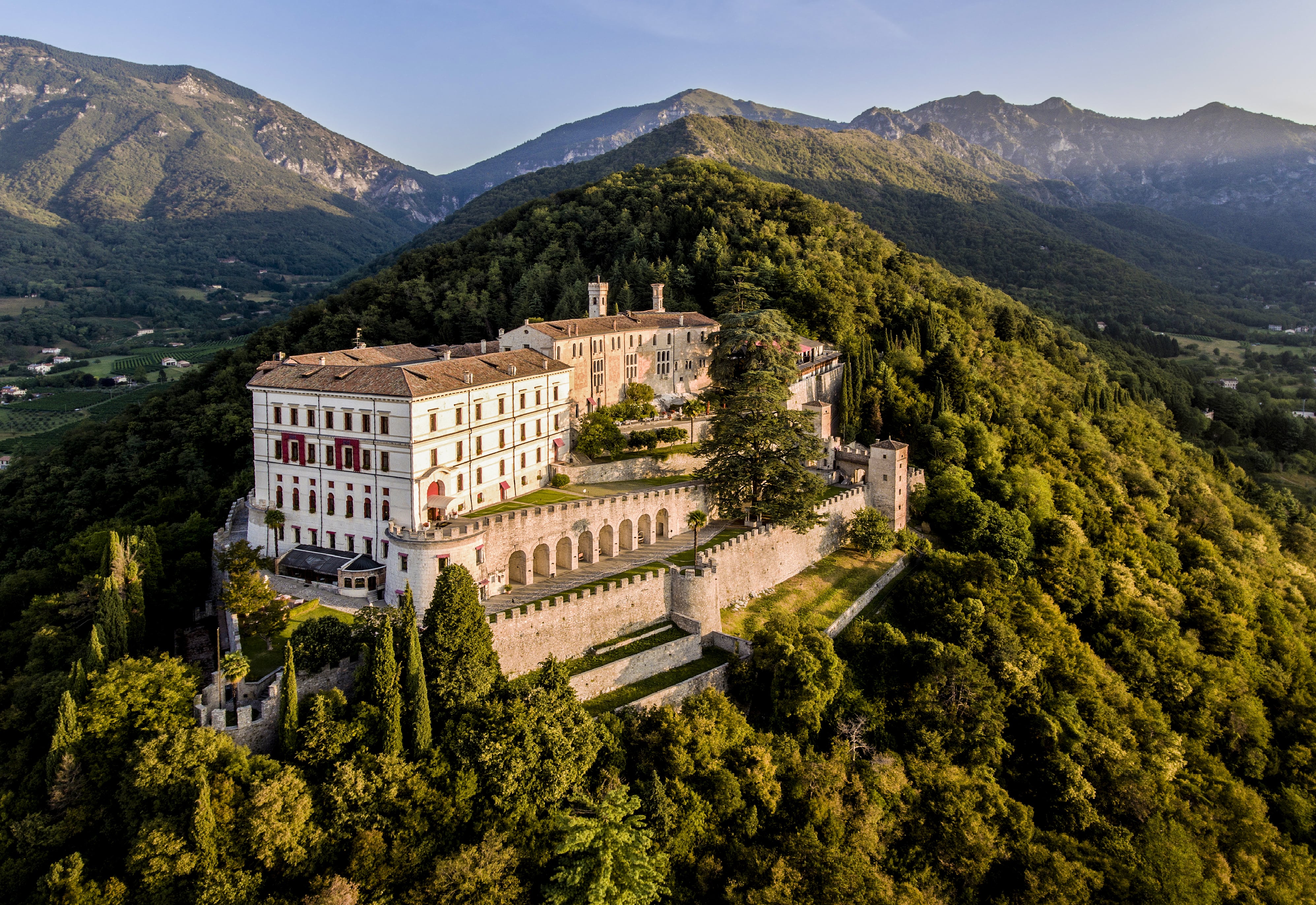 CastelBrando sulle pendici del monte Castello sopra Cison di Valmarino