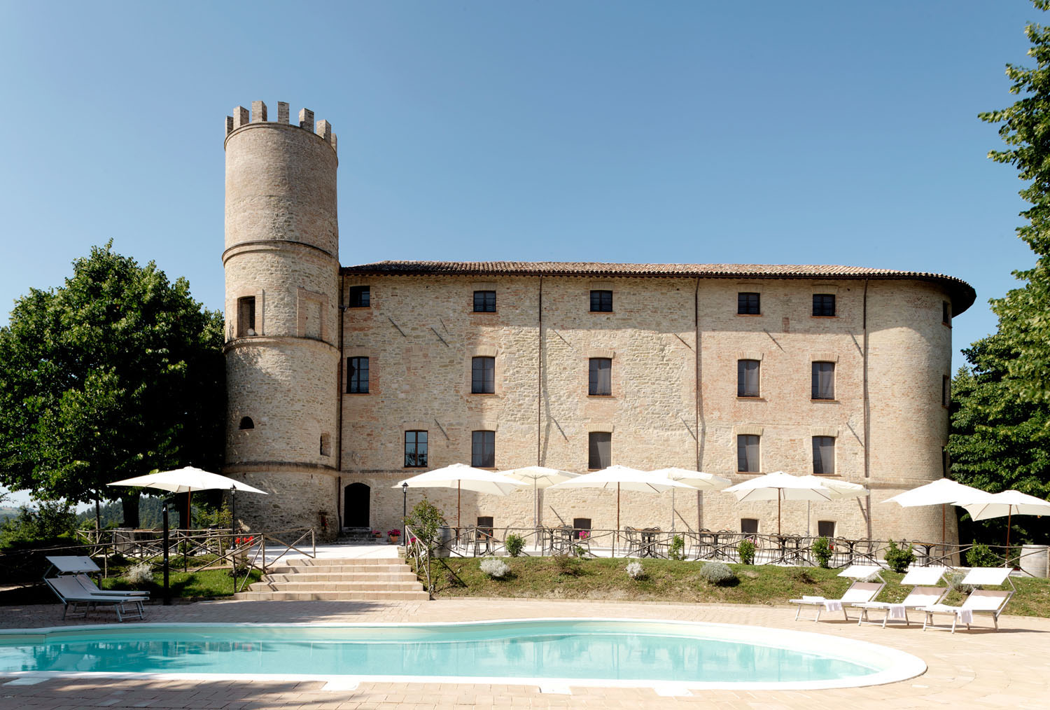 Il Castello di Baccaresca con la piscina, vicino a Gubbio