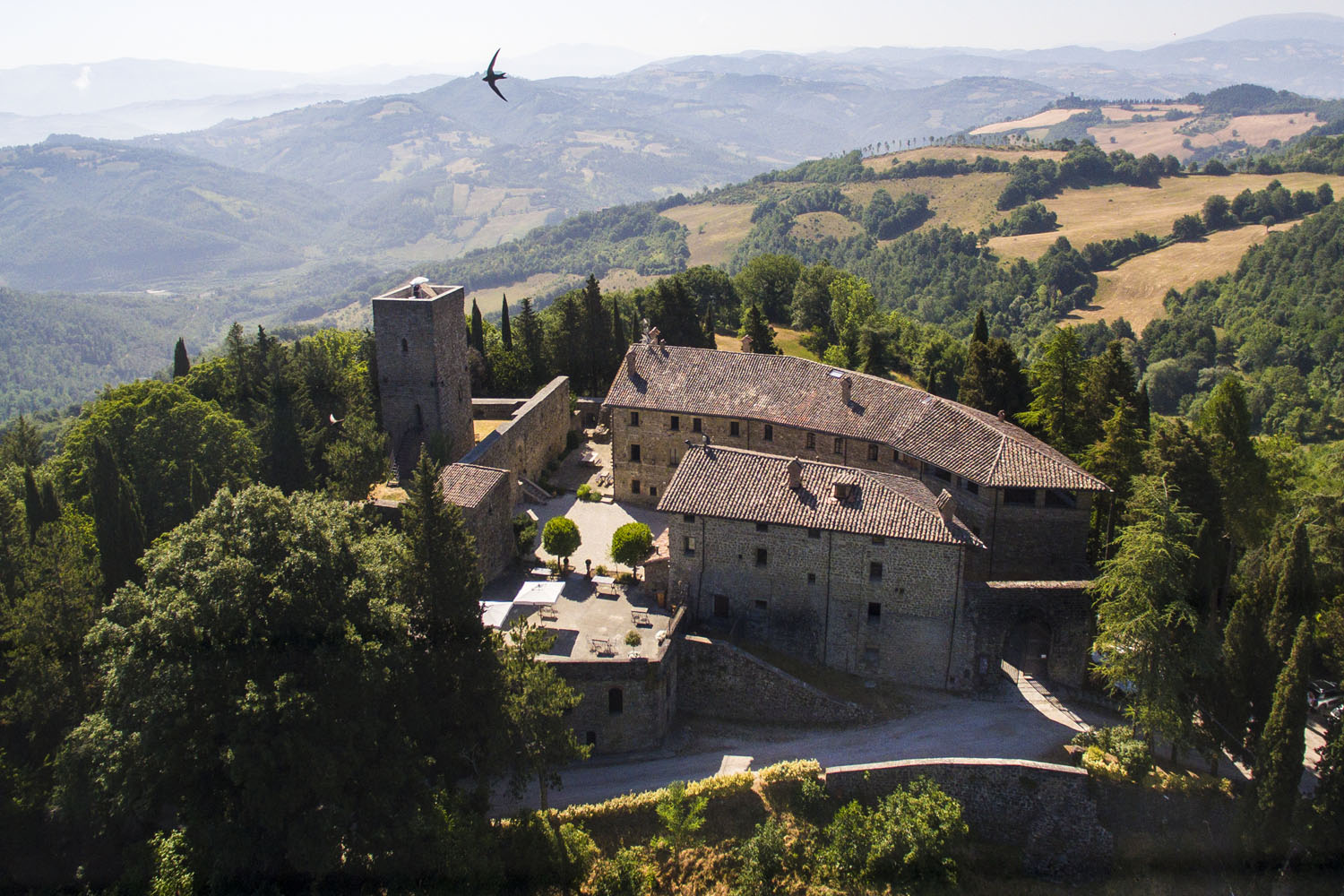 Il Castello di Petroia visto dall'alto, sulle colline di Gubbio