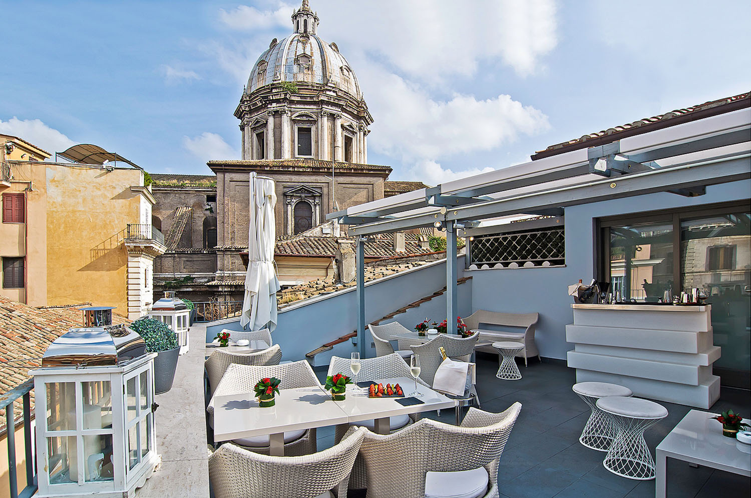 Terraza del Hotel Lunetta con vistas a las cúpulas del centro de Roma