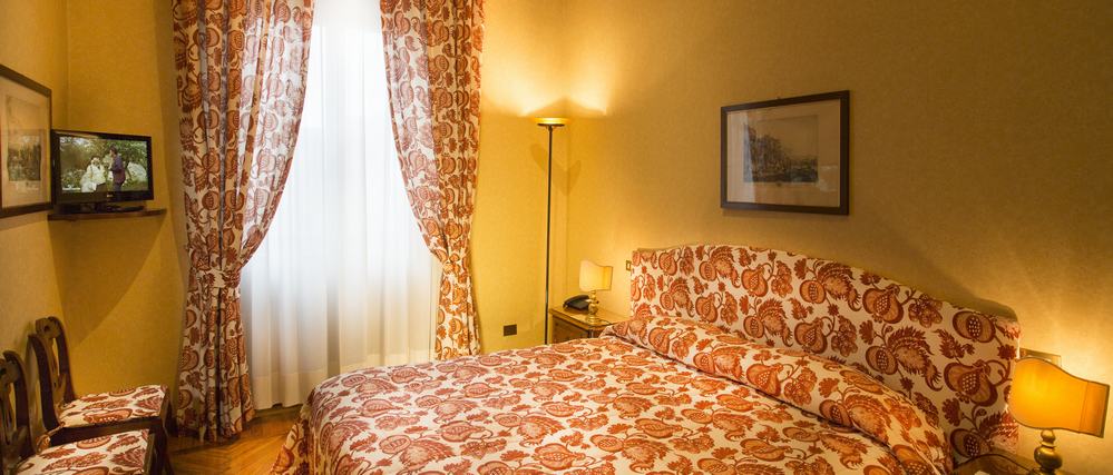 Camera d'epoca dell'Hotel Posta a Reggio Emilia