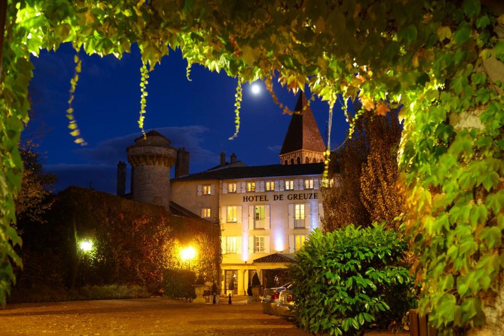 L'Hôtel de Greuze illuminé le soir à Tournus