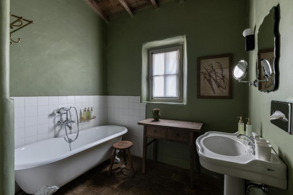 Les Petites Maisons, hameau provençal avec spa dans les Alpilles