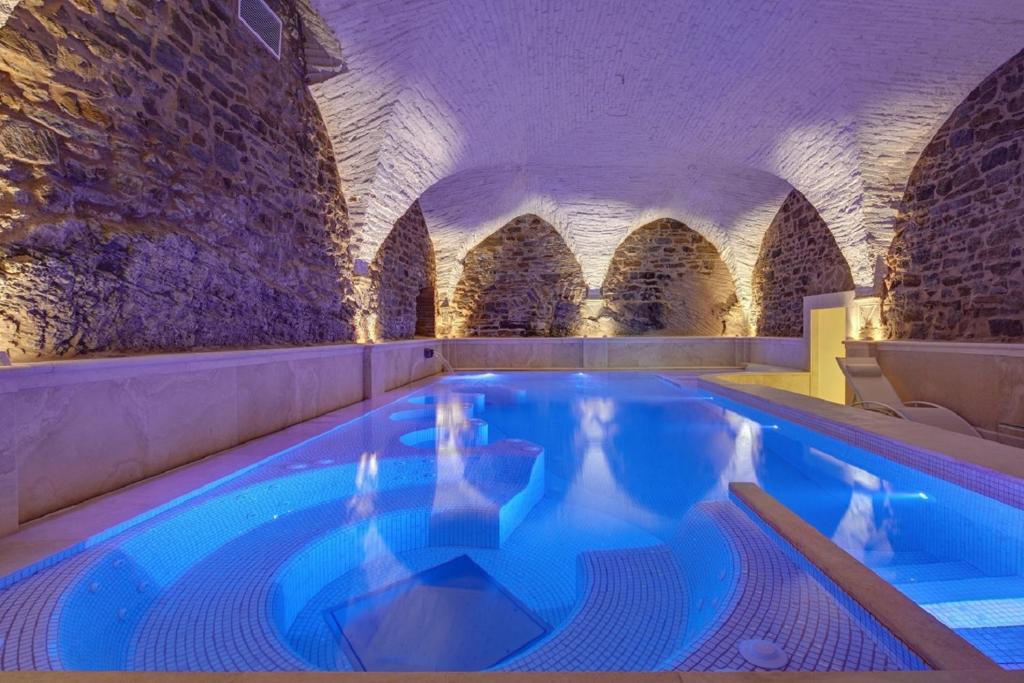 La spa del Monastero di Cortona ricavata nell'antica cisterna romana