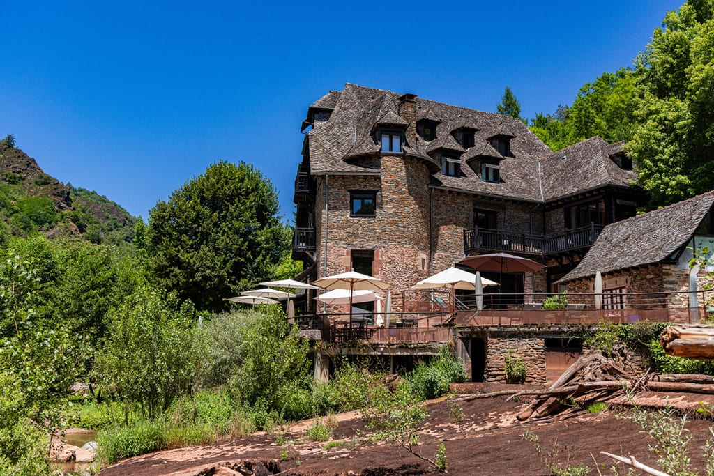 Le Moulin de Cambelong, ancien moulin en pierre et schiste au bord du Dourdou, à Conques