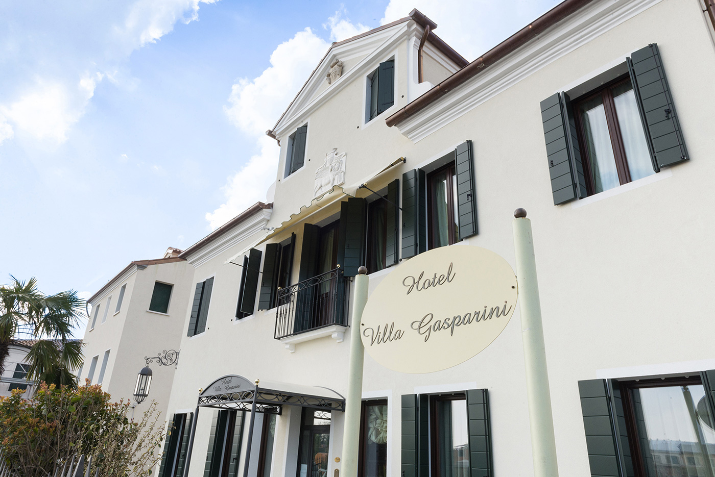 La facciata di Hotel Villa Gasparini a Dolo, sulla Riviera del Brenta