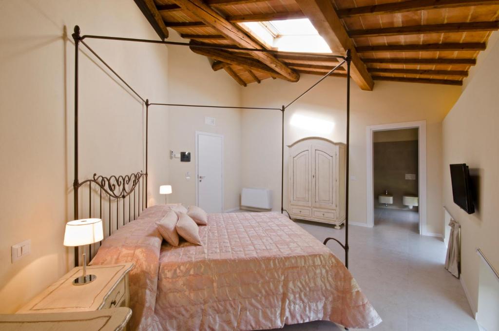 A room at Villa del Sole in the historic center of Siena