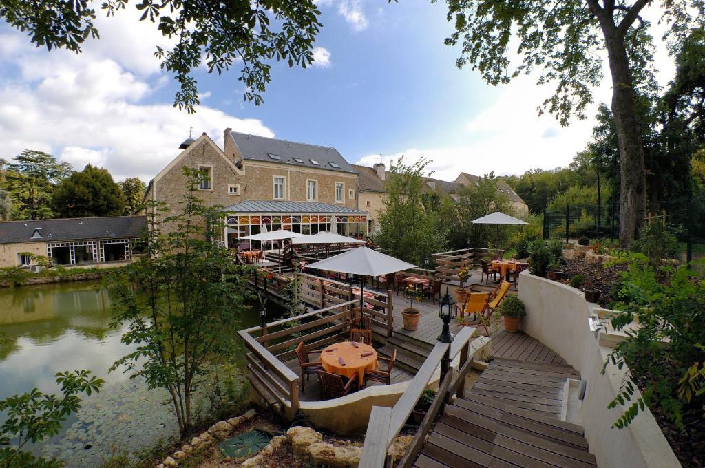 Auberge du Manet, demeure du XIIIe siècle près de Versailles