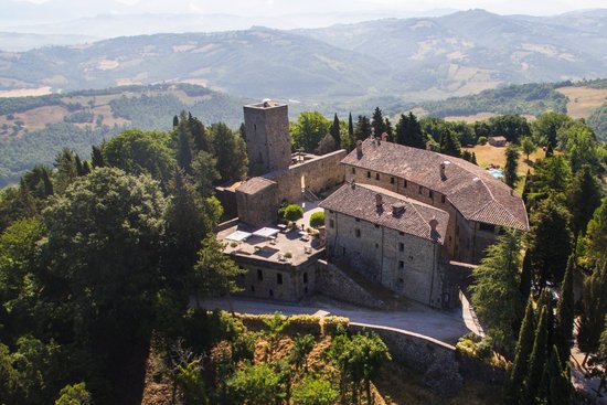 castello-di-petroia.jpg