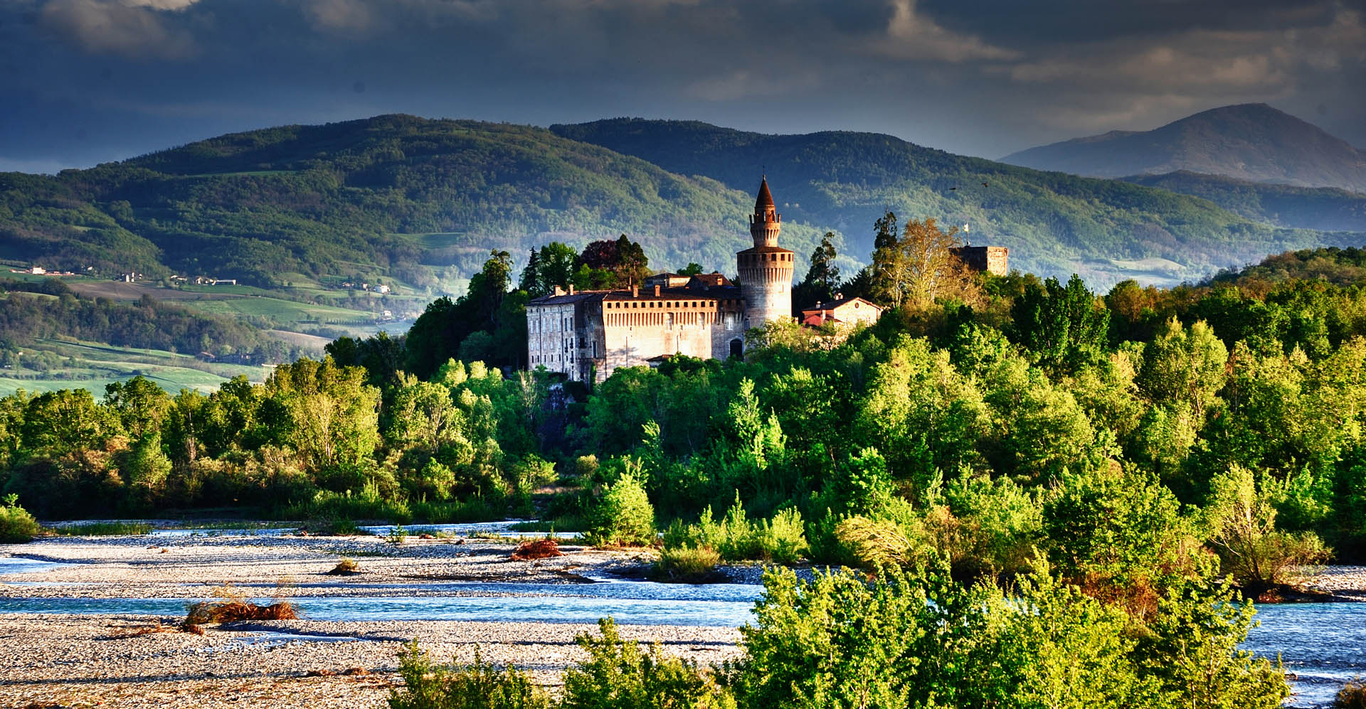 castello-di-rivalta-vista-panoramica-1.jpg