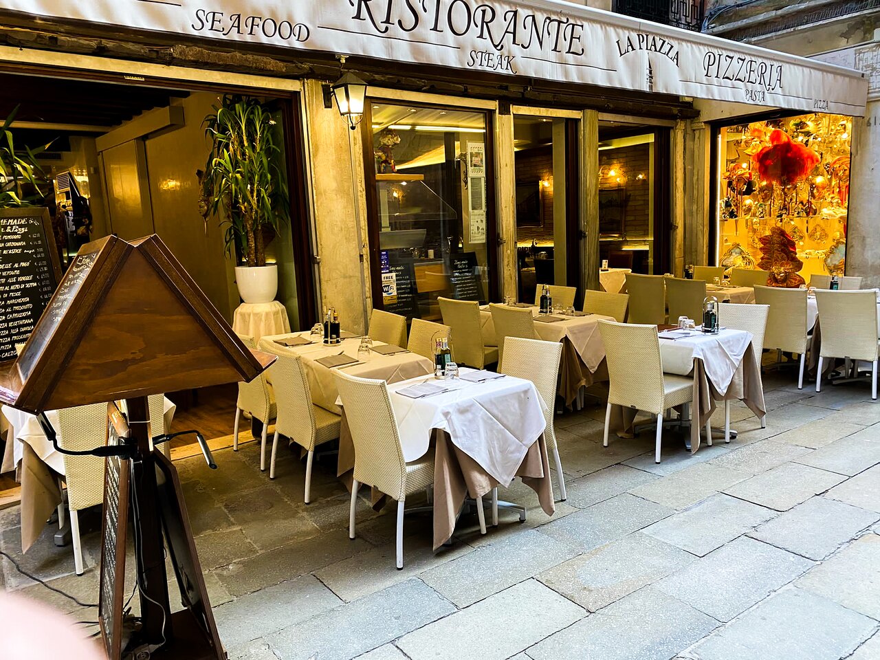 ristorante-la-piazza1.jpg