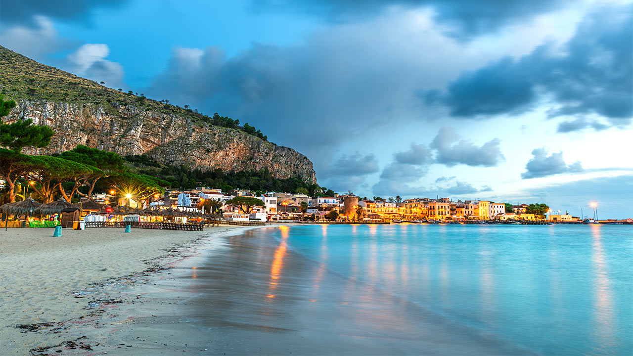 spiaggia-di-mondello-palermo-viaggio-in-sicilia.jpg