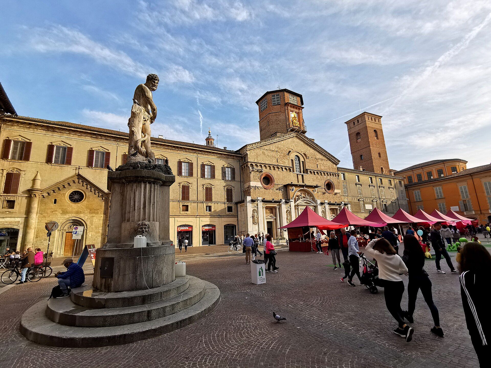Piazza del Duomo a Reggio Emilia