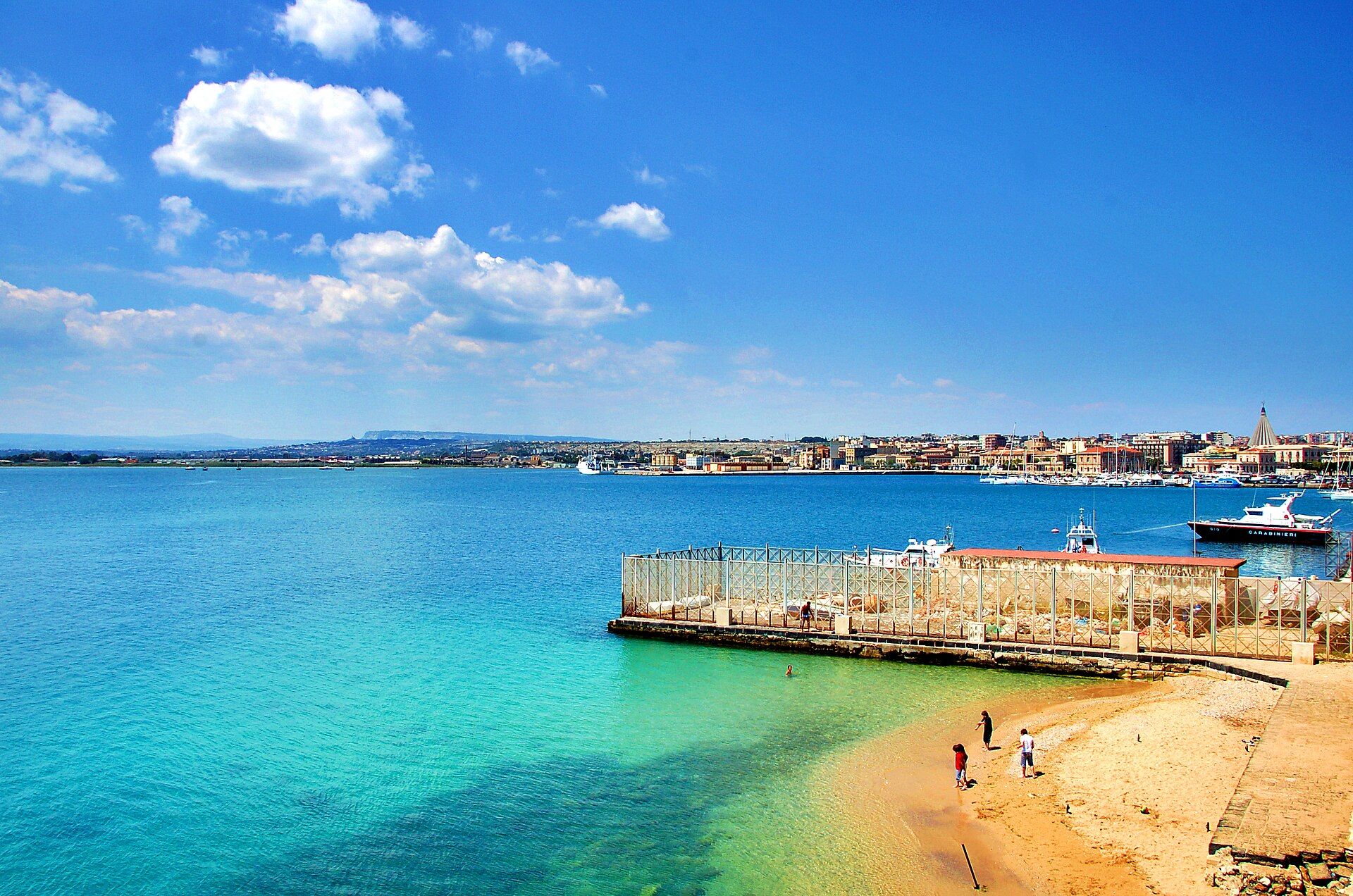 La spiaggia di Ortigia a Siracusa