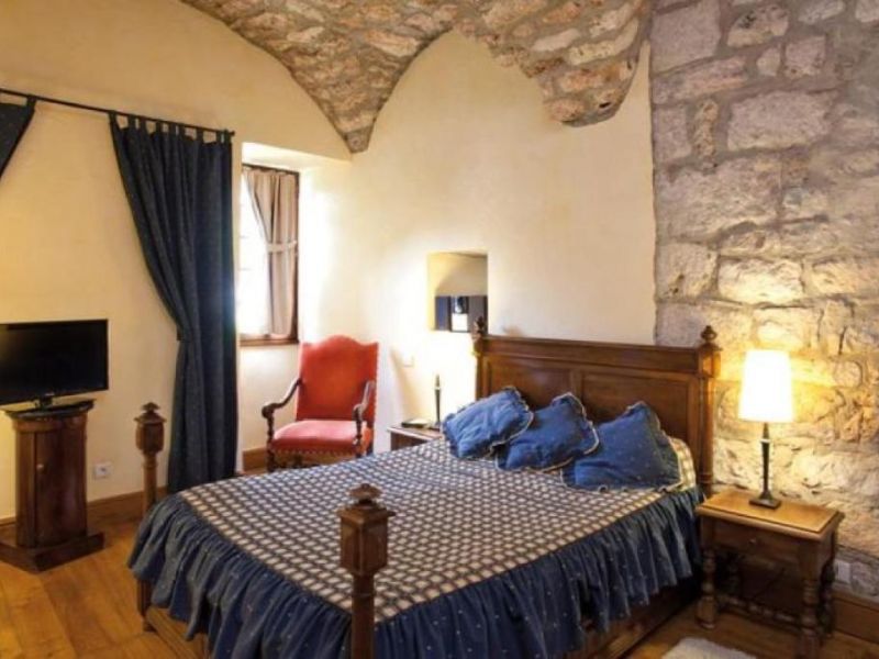 Une chambre du Château de la Caze, entre prestige historique et confort moderne