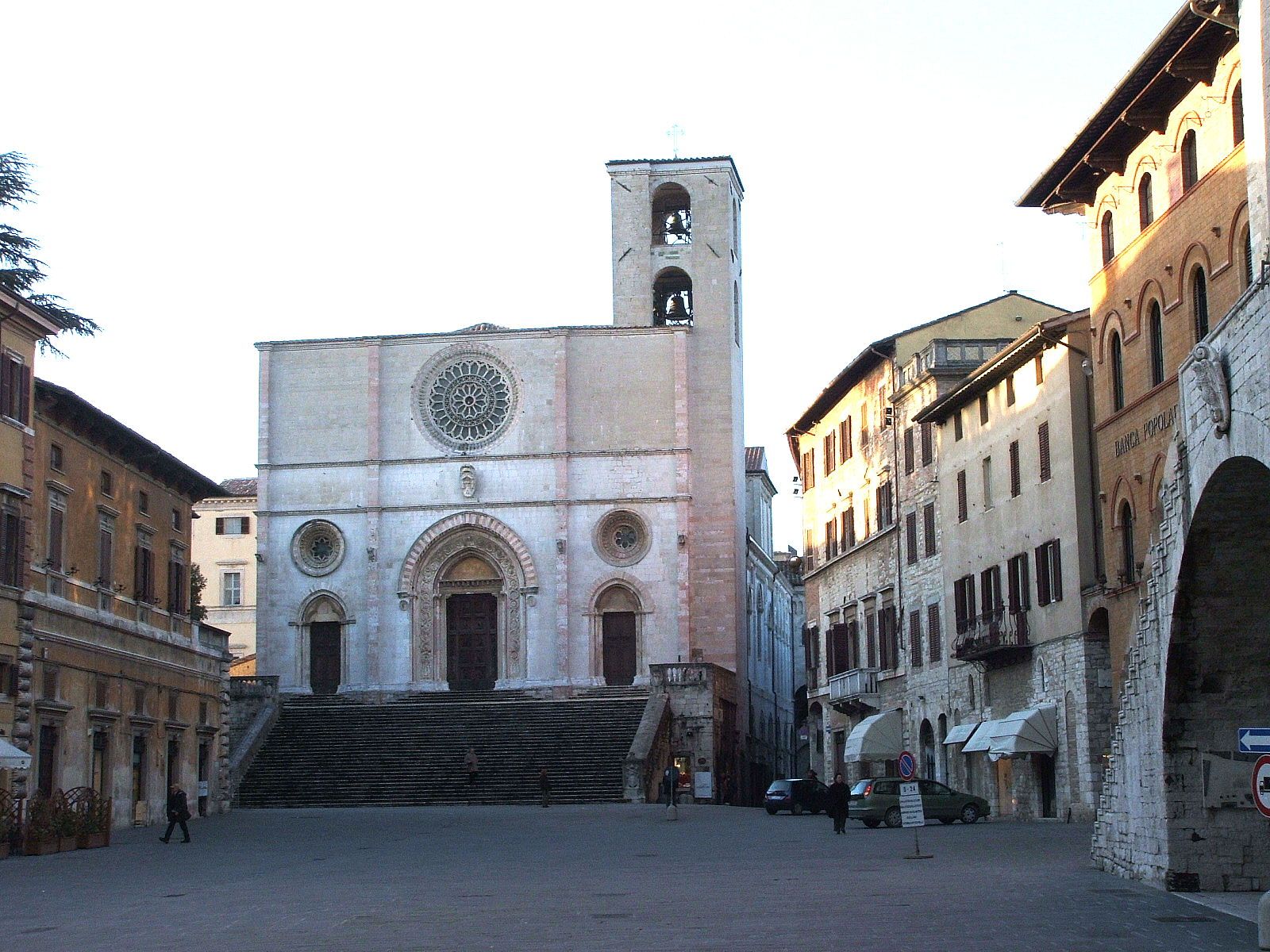 Piazza del Popolo e il duomo di Todi