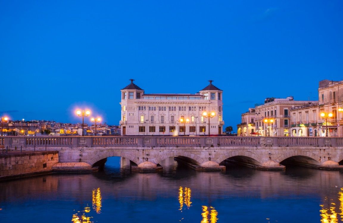 Ortea Palace a Ortigia visto dal Porto Piccolo, Siracusa