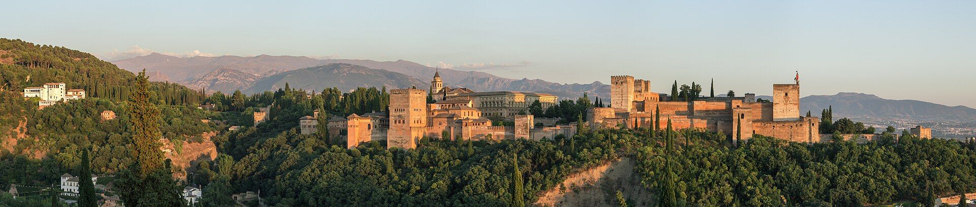 La Alhambra al atardecer desde el mirador de San Nicolás, Granada